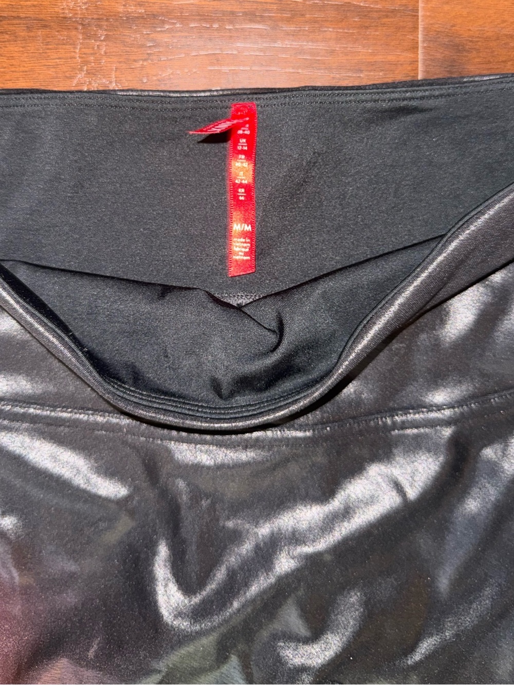 SPANX Faux Leather Legging Side Stripe size medium - Picture 5 of 5